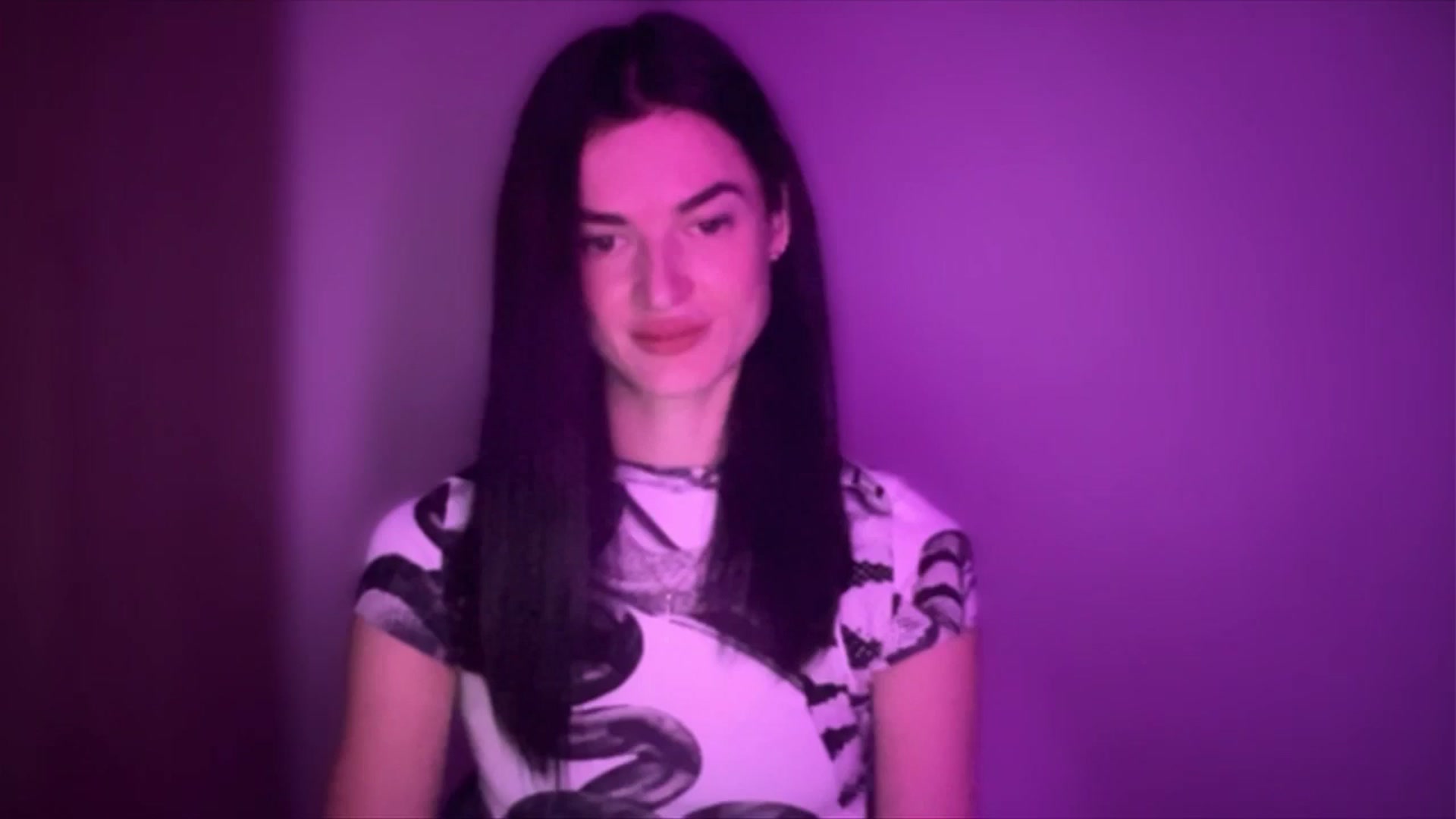 Gallery image thumbnail from Scarlet_flo's myfreecams stream on, 11/10/2024, 17:21 image 6 of 20