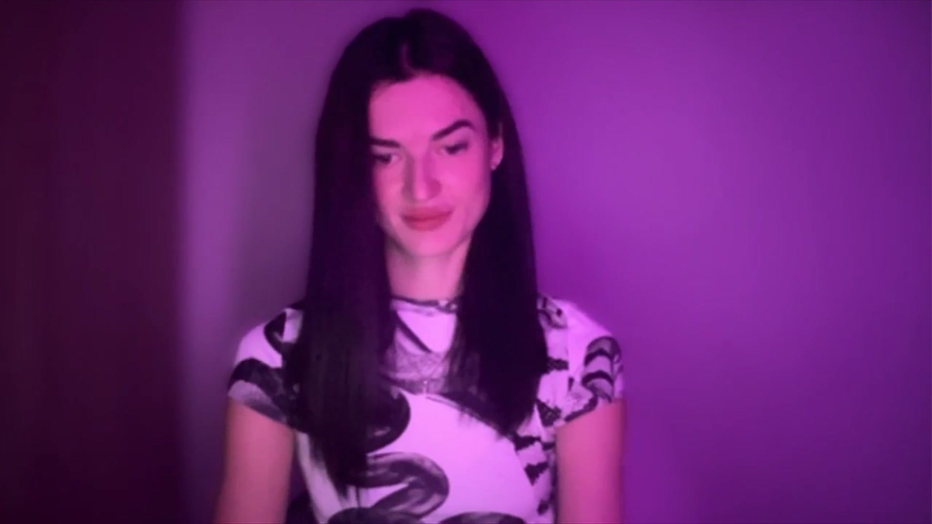 Gallery image thumbnail from Scarlet_flo's myfreecams stream on, 11/10/2024, 17:21 image 9 of 20