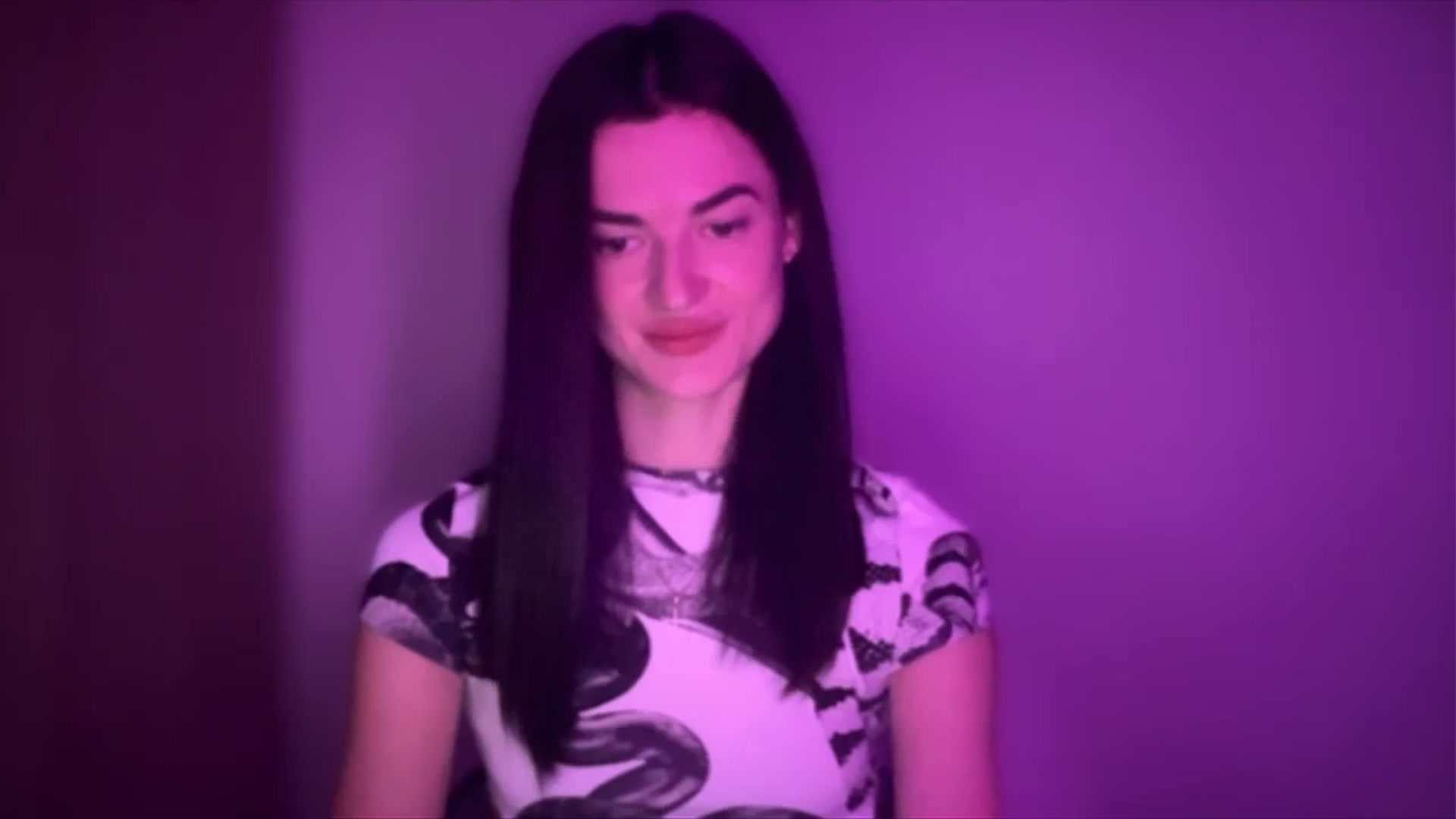 Gallery image thumbnail from Scarlet_flo's myfreecams stream on, 11/10/2024, 17:21 image 16 of 20