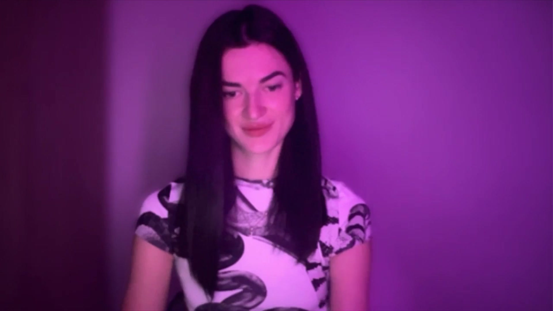 Gallery image thumbnail from Scarlet_flo's myfreecams stream on, 11/10/2024, 17:21 image 13 of 20