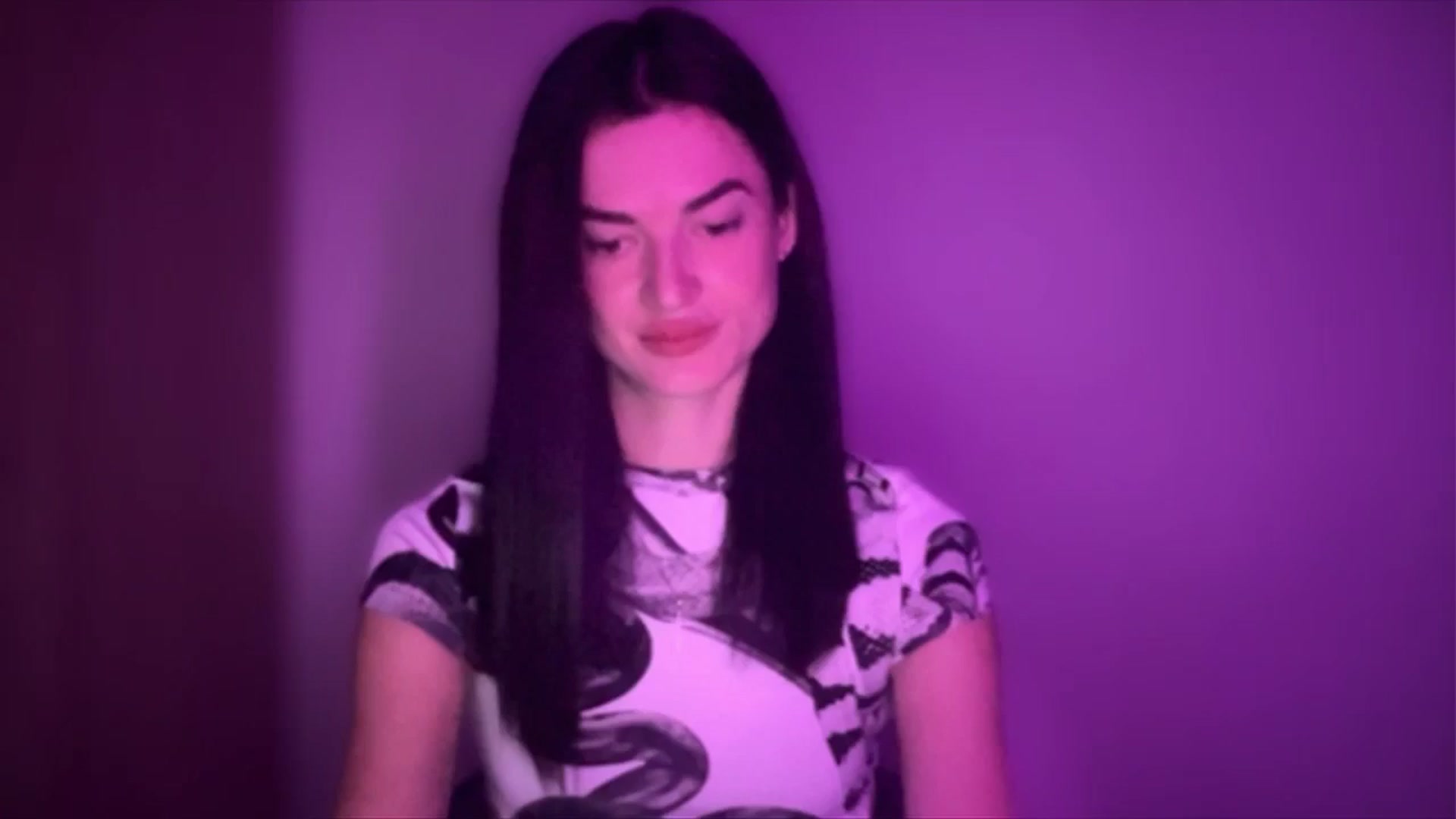 Gallery image thumbnail from Scarlet_flo's myfreecams stream on, 11/10/2024, 17:21 image 2 of 20