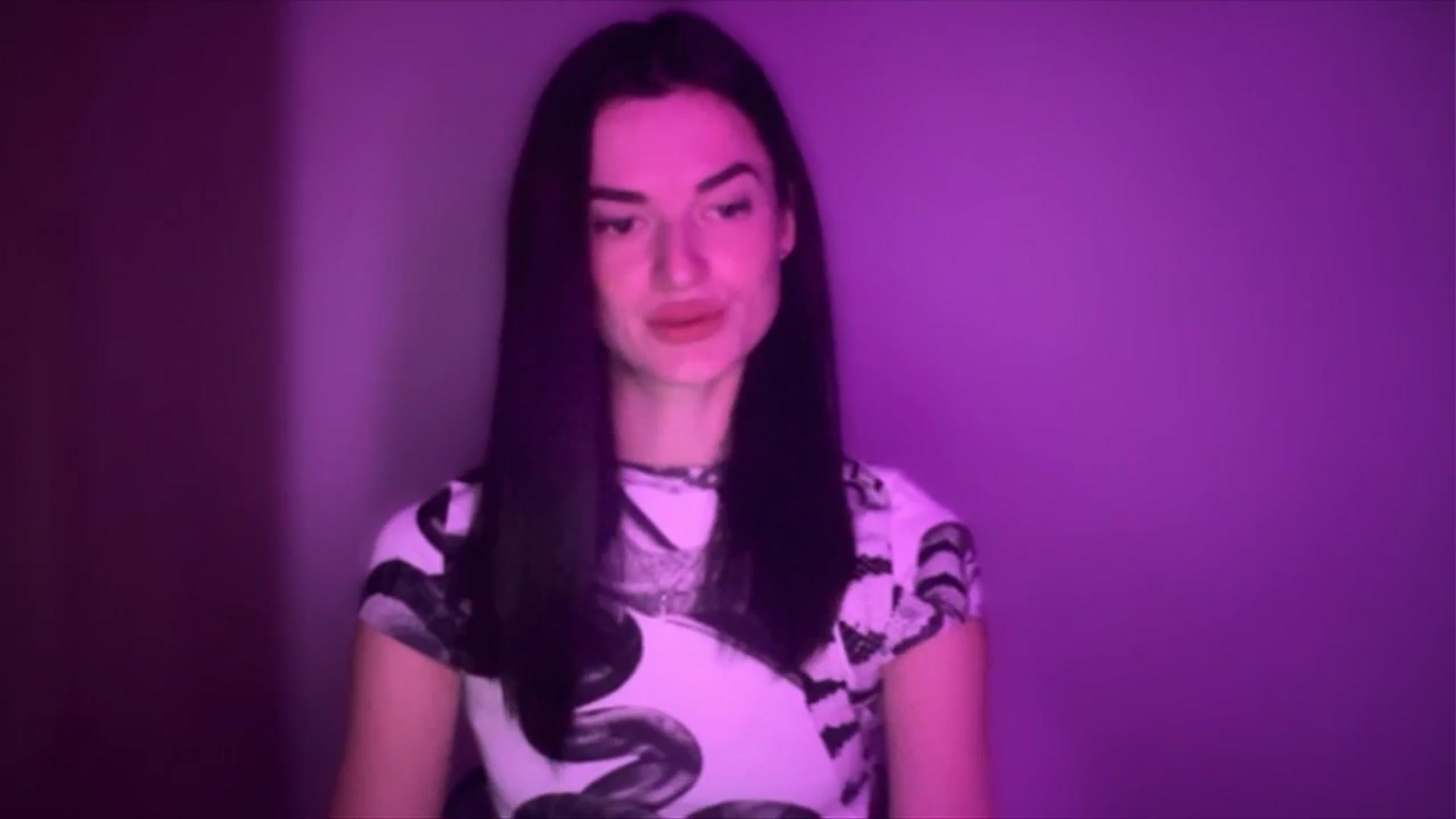 Gallery image thumbnail from Scarlet_flo's myfreecams stream on, 11/10/2024, 17:21 image 7 of 20