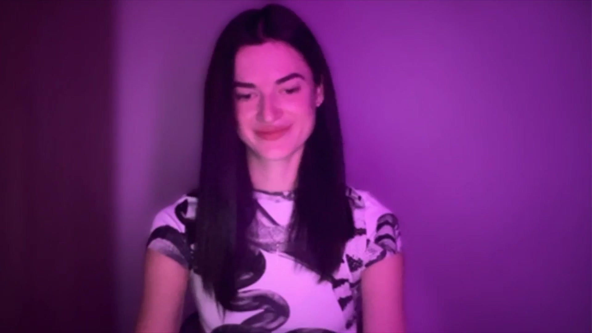 Gallery image thumbnail from Scarlet_flo's myfreecams stream on, 11/10/2024, 17:21 image 14 of 20