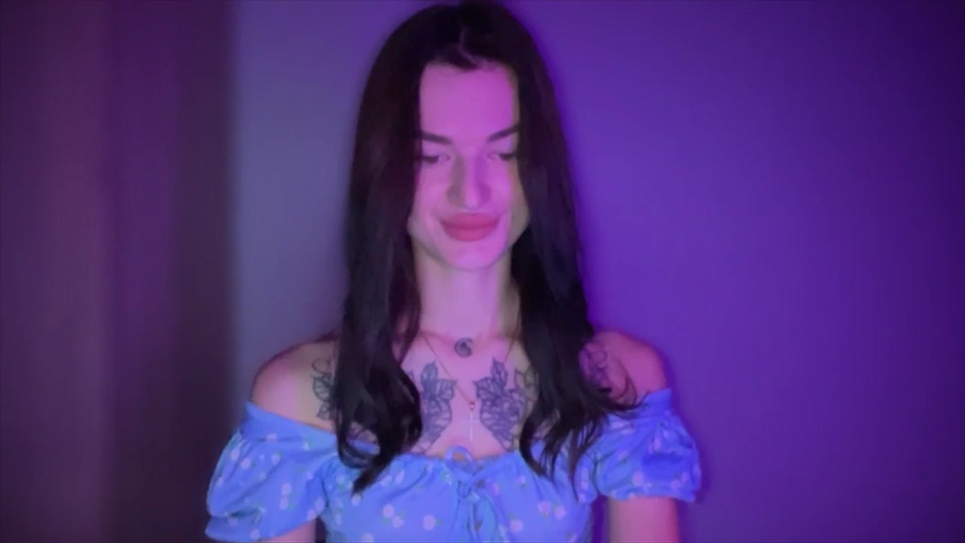 Gallery image thumbnail from Scarlet_flo's myfreecams stream on, 11/15/2024, 17:22 image 18 of 20
