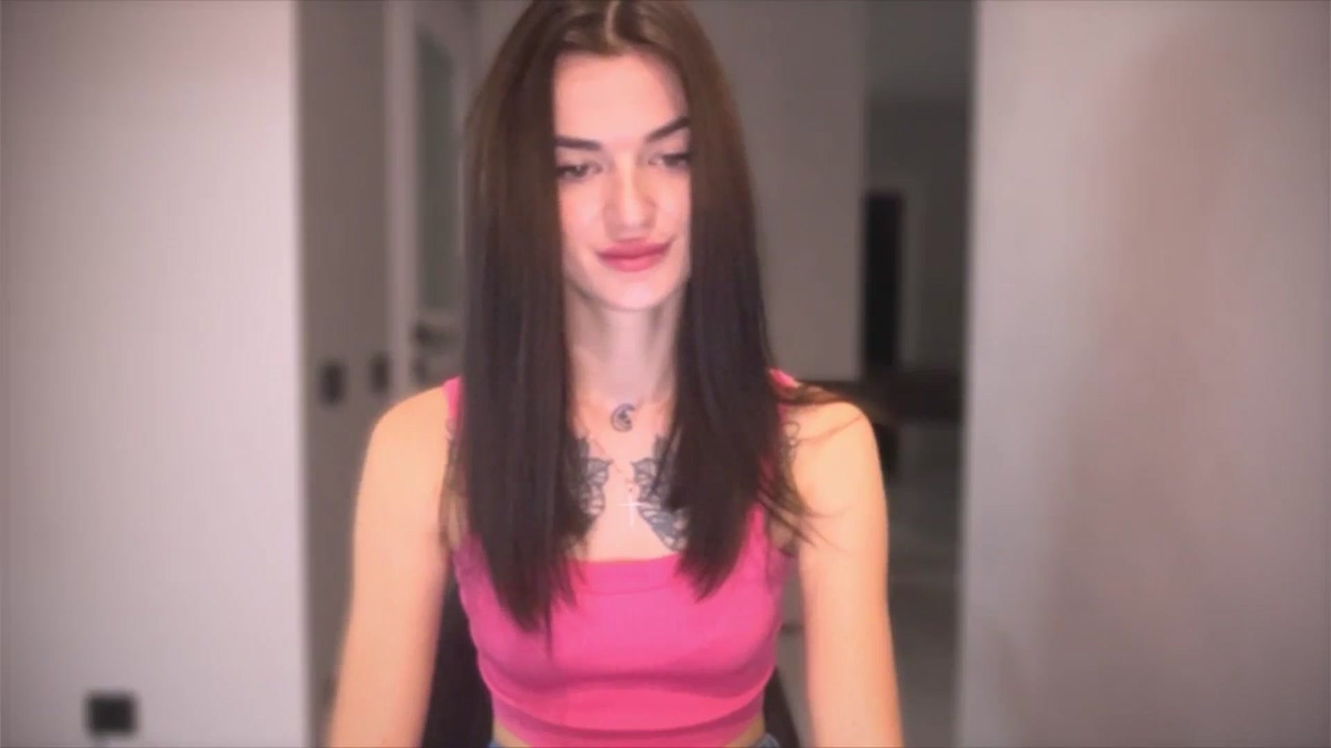 Gallery image thumbnail from Scarlet_flo's myfreecams stream on, 11/23/2024, 19:21 image 4 of 20