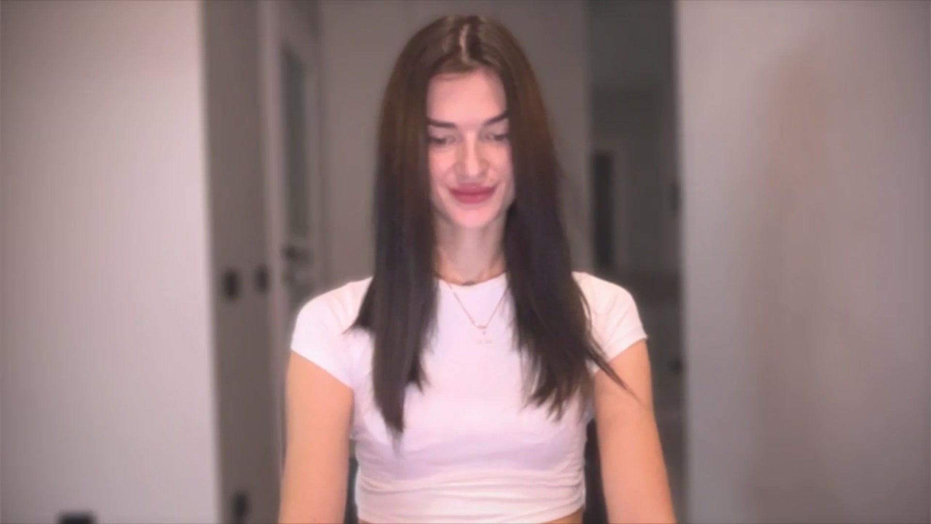 Gallery image thumbnail from Scarlet_flo's myfreecams stream on, 11/25/2024, 18:05 image 7 of 20