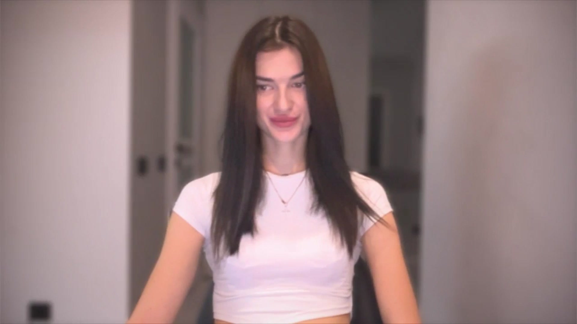 Gallery image thumbnail from Scarlet_flo's myfreecams stream on, 11/25/2024, 18:05 image 19 of 20