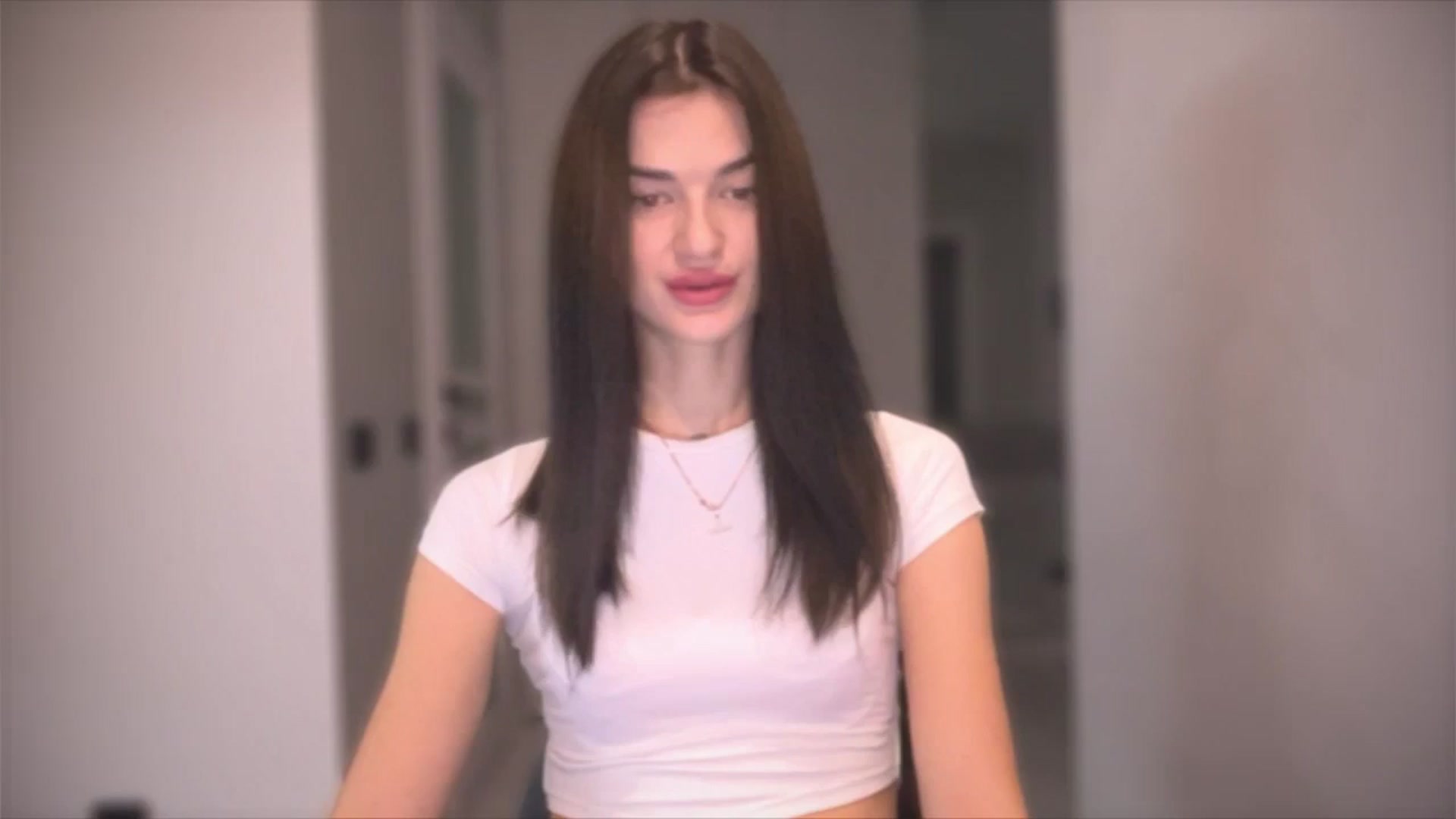 Gallery image thumbnail from Scarlet_flo's myfreecams stream on, 11/25/2024, 18:05 image 1 of 20