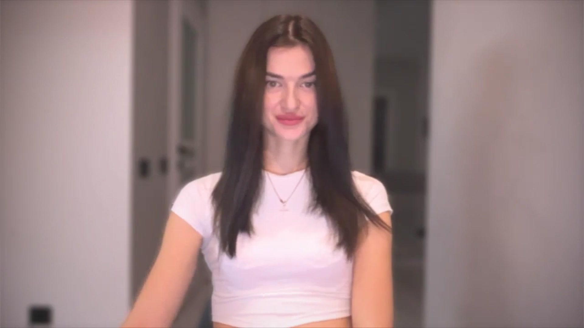 Gallery image thumbnail from Scarlet_flo's myfreecams stream on, 11/25/2024, 18:05 image 15 of 20