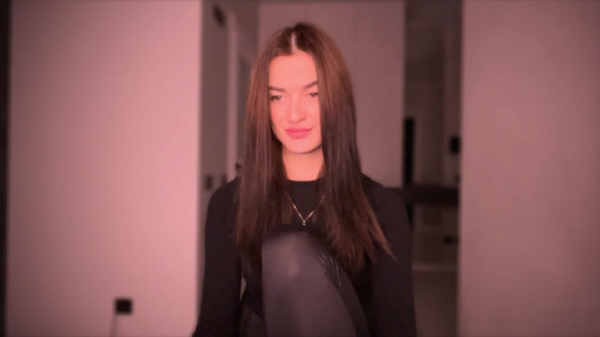 Gallery image thumbnail from Scarlet_flo's myfreecams stream on, 11/30/2024, 19:37 image 18 of 20