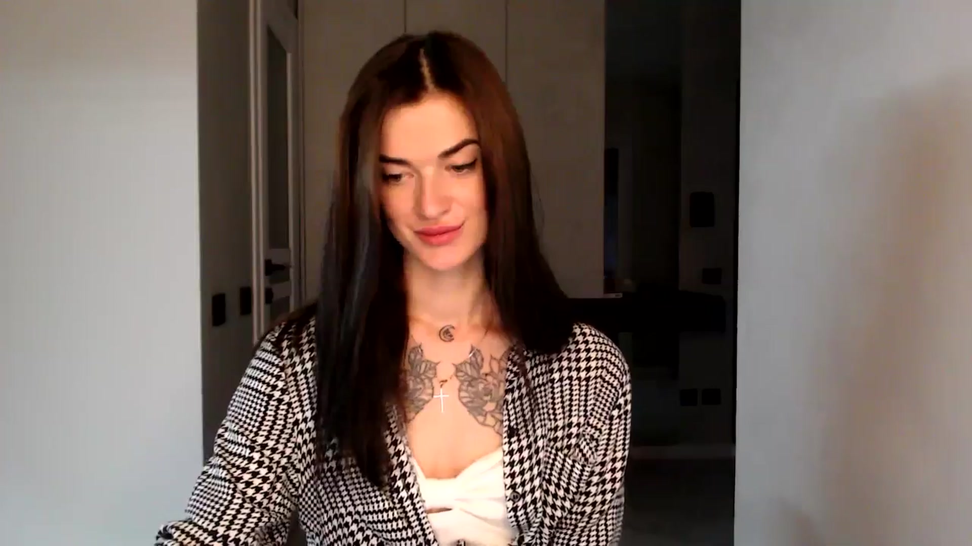 Gallery image thumbnail from Scarlet_flo's myfreecams stream on, 12/05/2024, 12:41 image 4 of 20