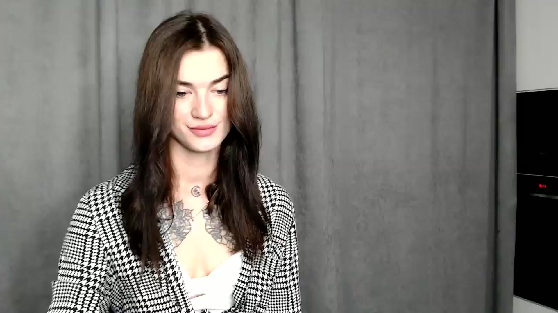 Gallery image thumbnail from Scarlet_flo's myfreecams stream on, 12/05/2024, 13:48 image 1 of 20