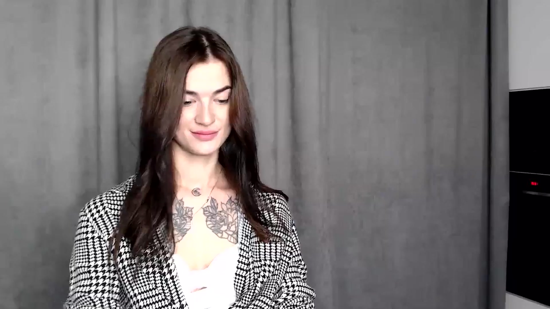 Gallery image thumbnail from Scarlet_flo's myfreecams stream on, 12/05/2024, 13:48 image 12 of 20