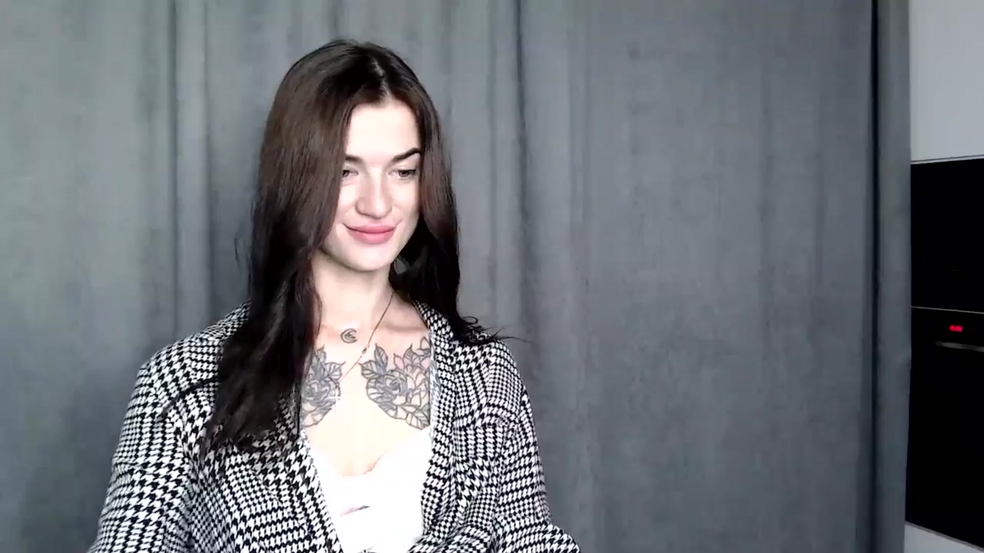 Gallery image thumbnail from Scarlet_flo's myfreecams stream on, 12/05/2024, 13:48 image 7 of 20