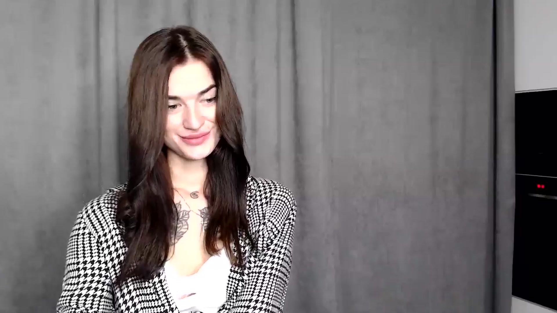 Gallery image thumbnail from Scarlet_flo's myfreecams stream on, 12/05/2024, 14:34 image 8 of 20