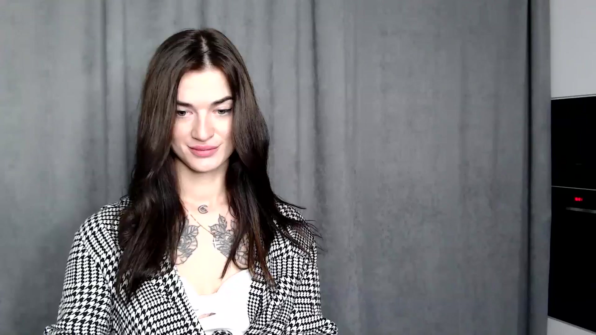 Gallery image thumbnail from Scarlet_flo's myfreecams stream on, 12/05/2024, 14:34 image 2 of 20