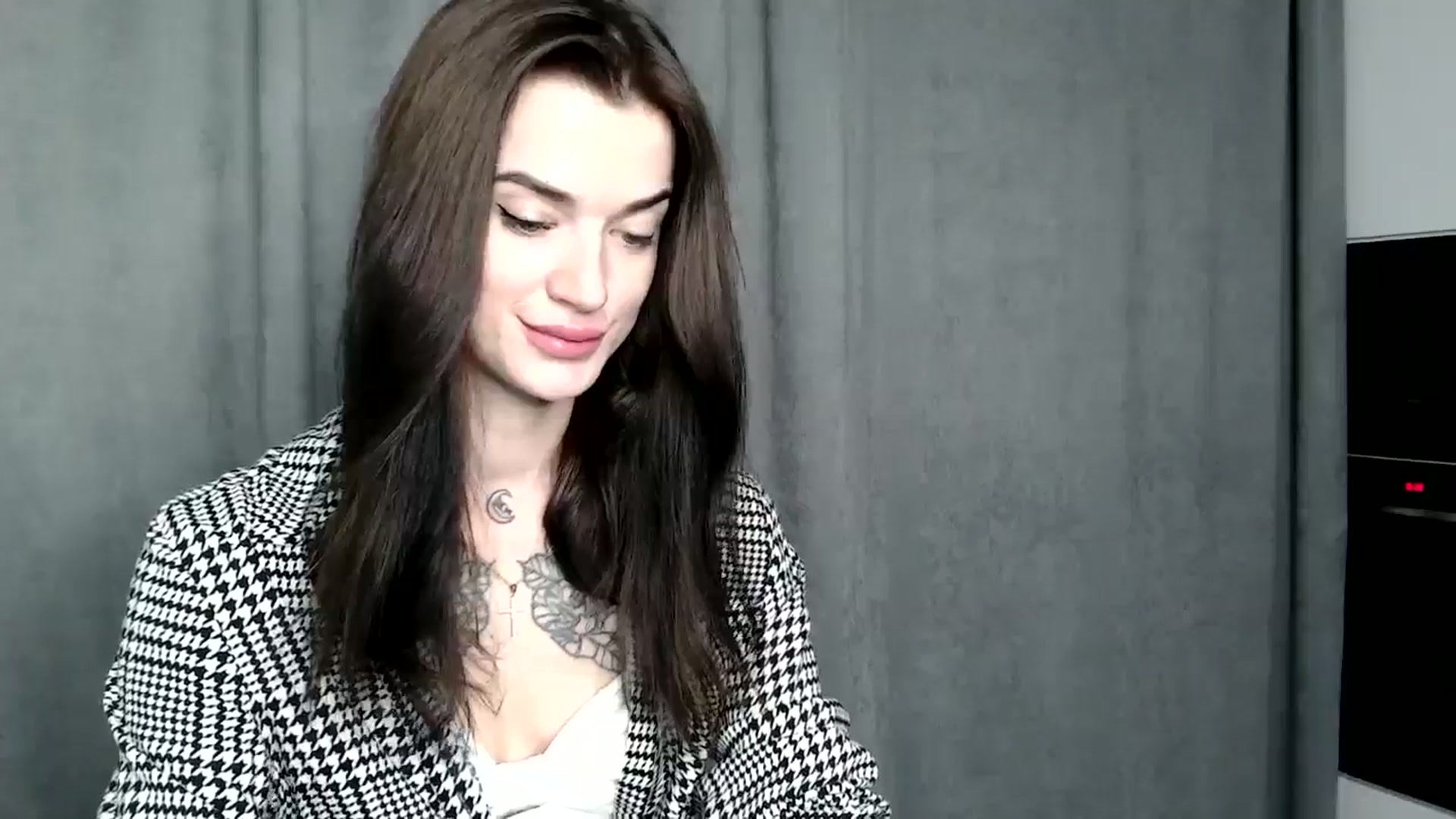 Gallery image thumbnail from Scarlet_flo's myfreecams stream on, 12/05/2024, 14:34 image 18 of 20