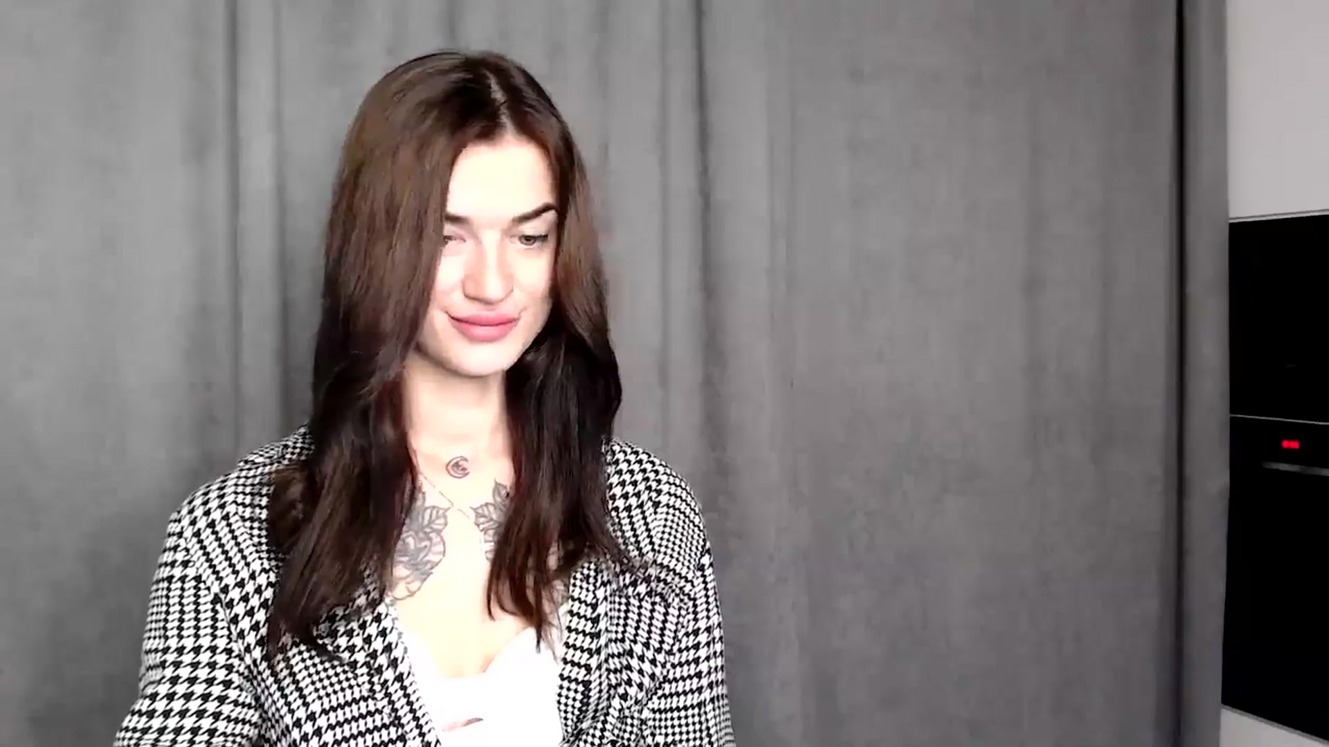Gallery image thumbnail from Scarlet_flo's myfreecams stream on, 12/05/2024, 14:34 image 3 of 20