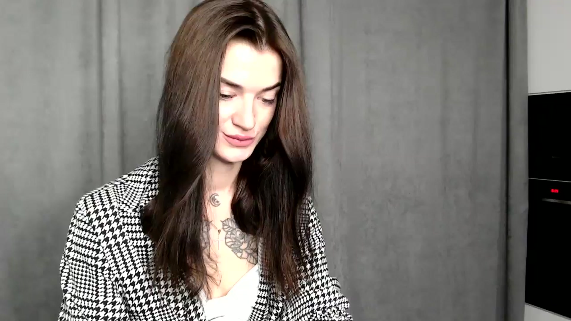 Gallery image thumbnail from Scarlet_flo's myfreecams stream on, 12/05/2024, 14:34 image 19 of 20