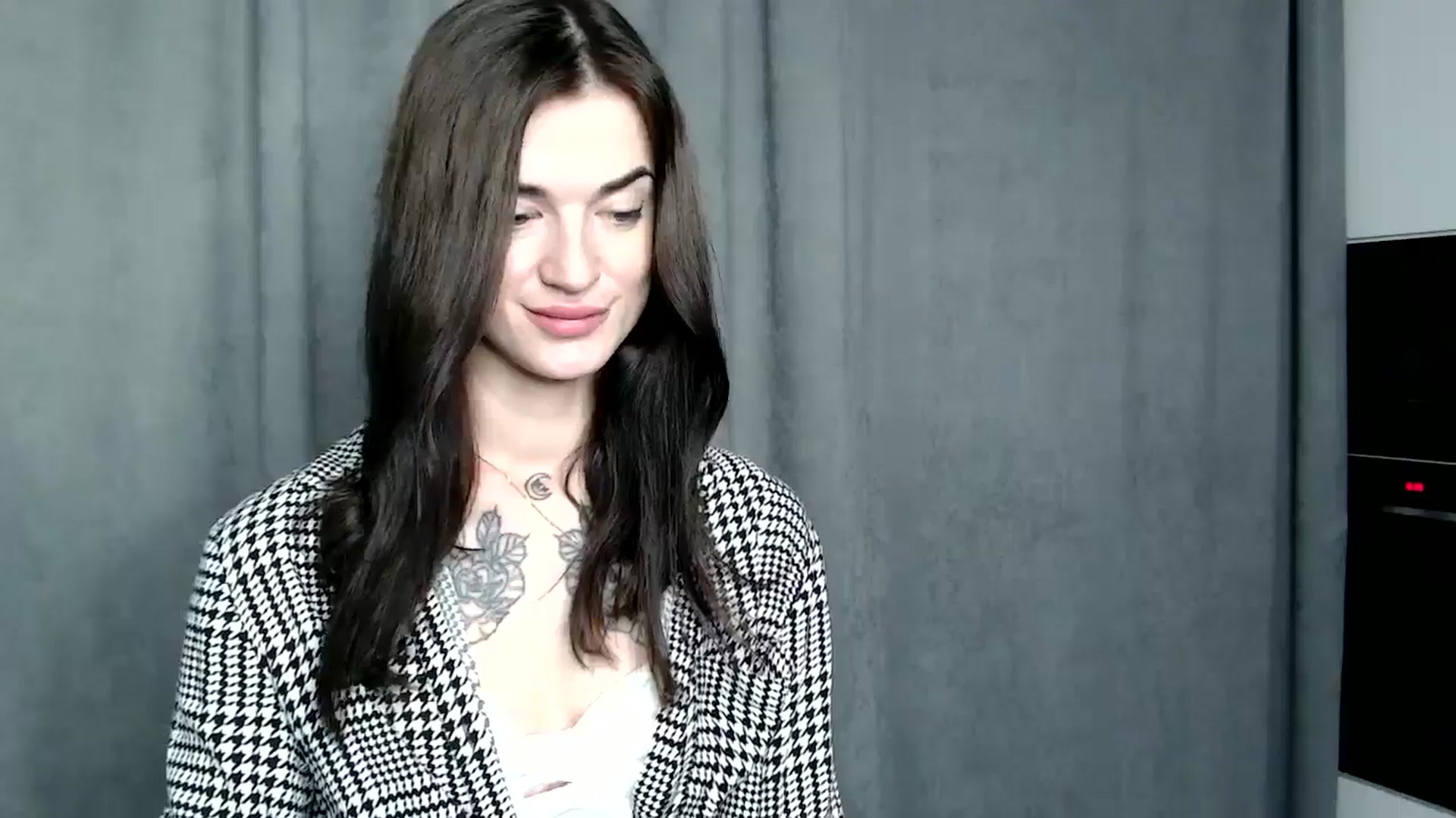 Gallery image thumbnail from Scarlet_flo's myfreecams stream on, 12/05/2024, 14:34 image 12 of 20