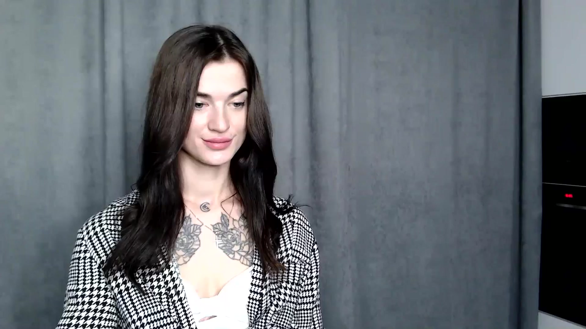 Gallery image thumbnail from Scarlet_flo's myfreecams stream on, 12/05/2024, 14:34 image 4 of 20