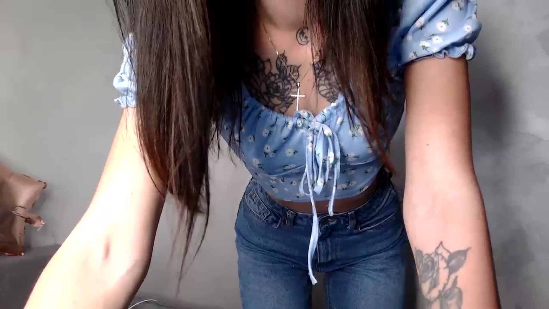 Gallery image thumbnail from Scarlet_flo's myfreecams stream on, 12/08/2024, 19:59 image 19 of 20