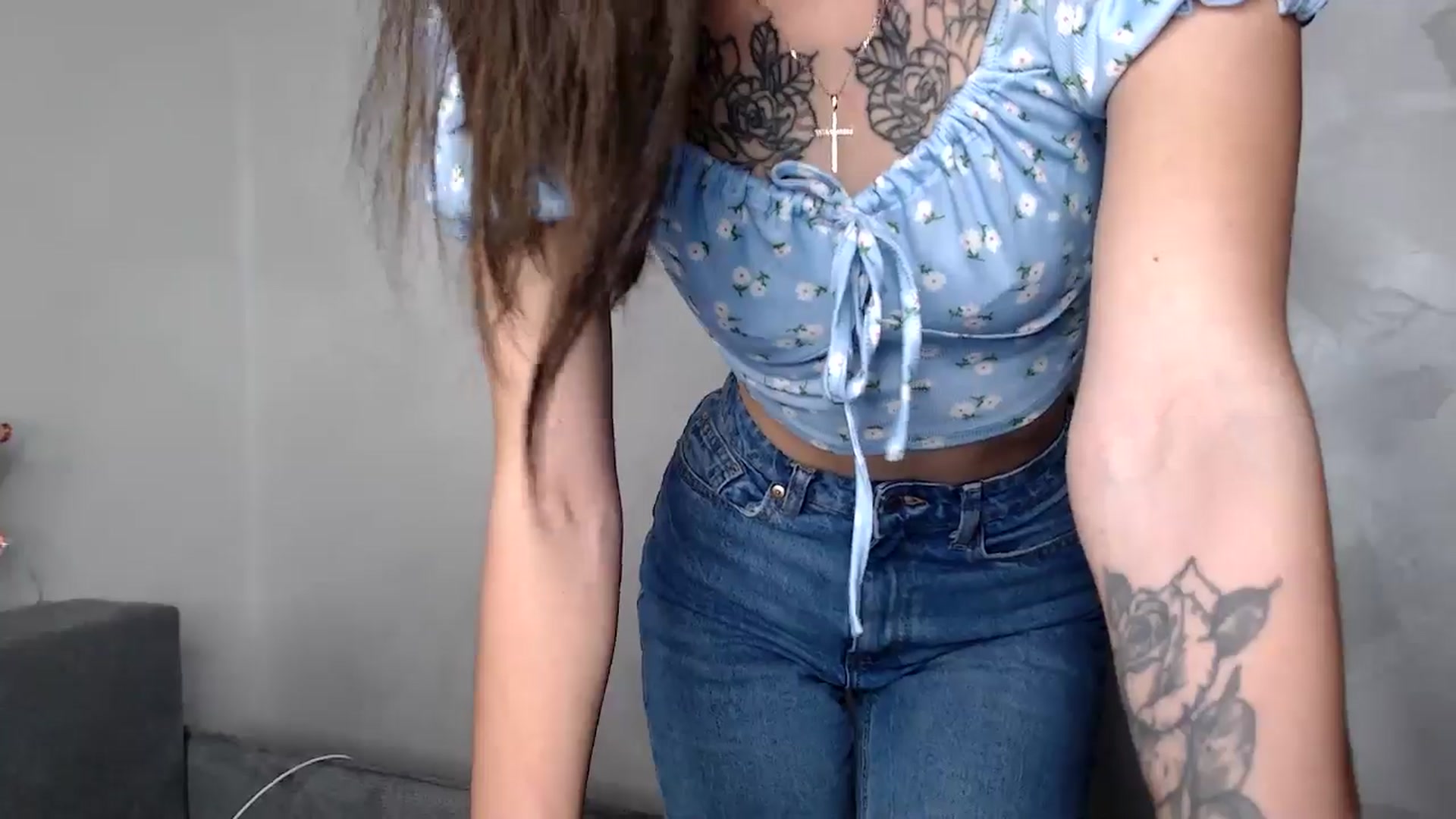 Gallery image thumbnail from Scarlet_flo's myfreecams stream on, 12/08/2024, 21:10 image 16 of 20