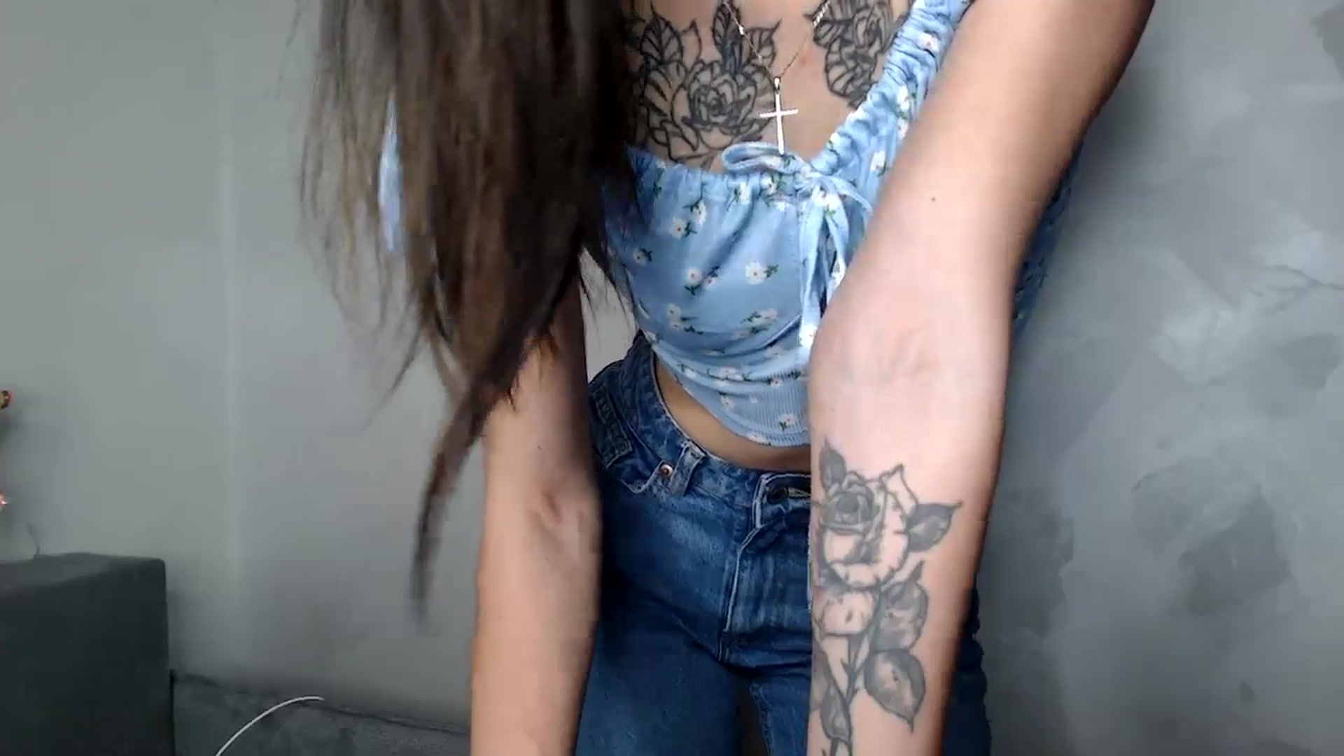 Gallery image thumbnail from Scarlet_flo's myfreecams stream on, 12/08/2024, 21:10 image 17 of 20
