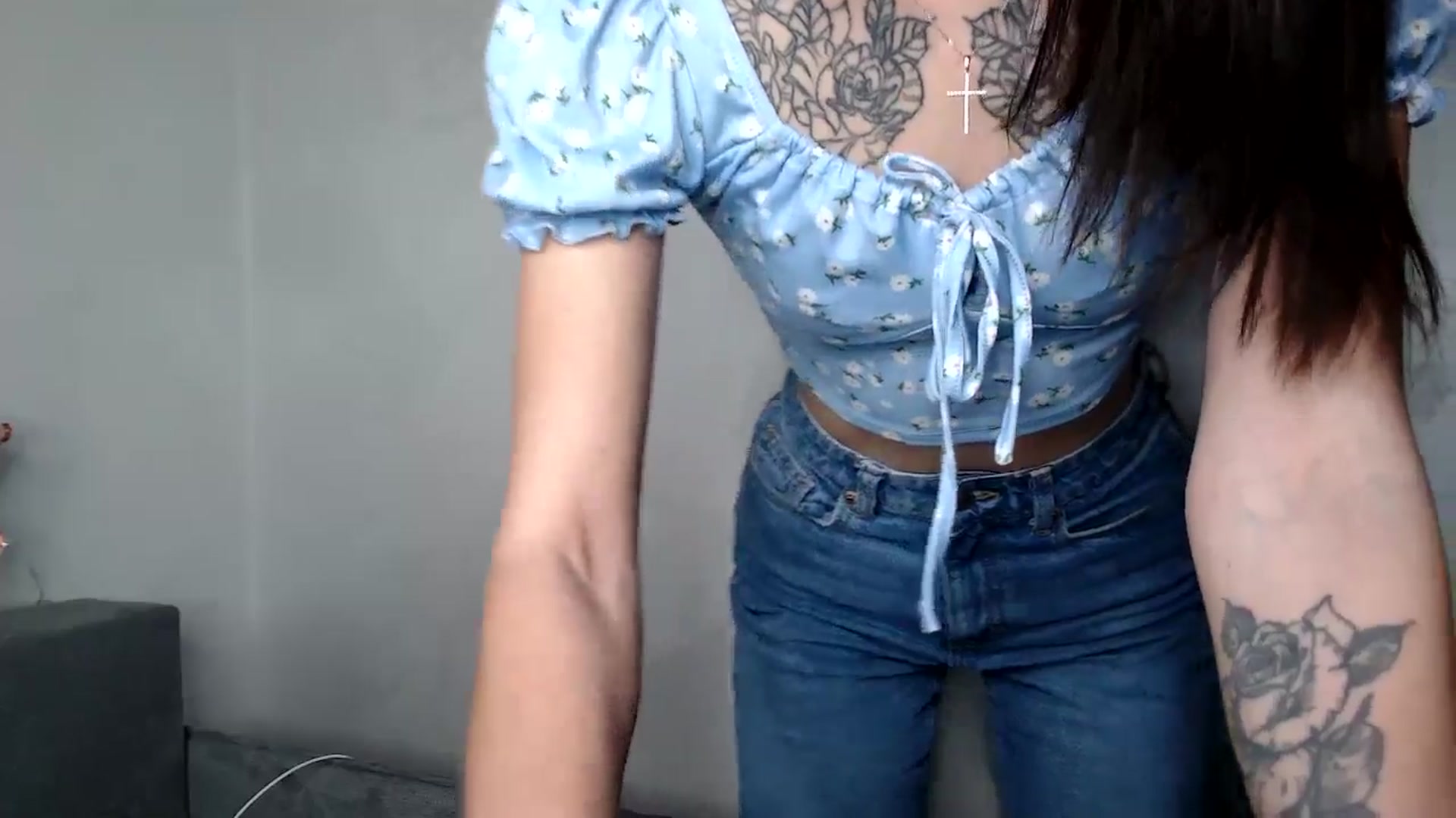Gallery image thumbnail from Scarlet_flo's myfreecams stream on, 12/08/2024, 21:10 image 12 of 20