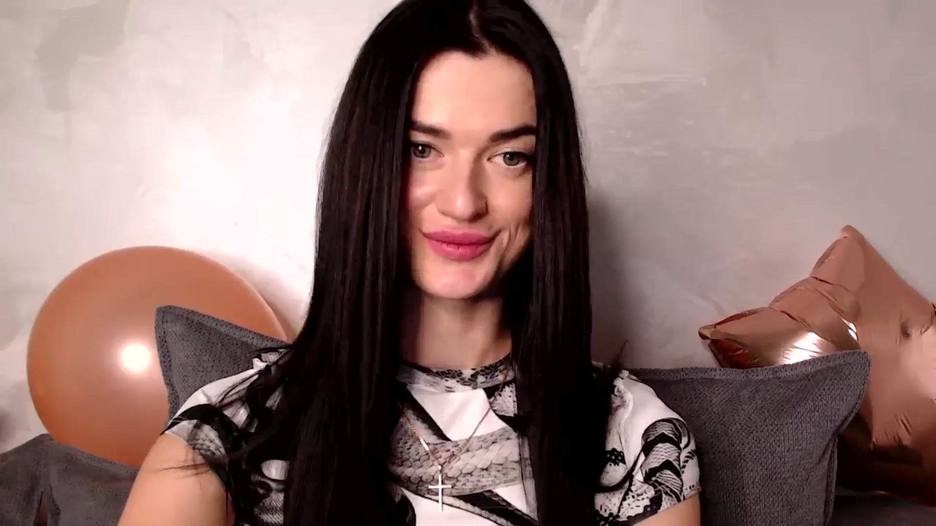 Gallery image thumbnail from Scarlet_flo's myfreecams stream on, 12/11/2024, 18:22 image 19 of 20