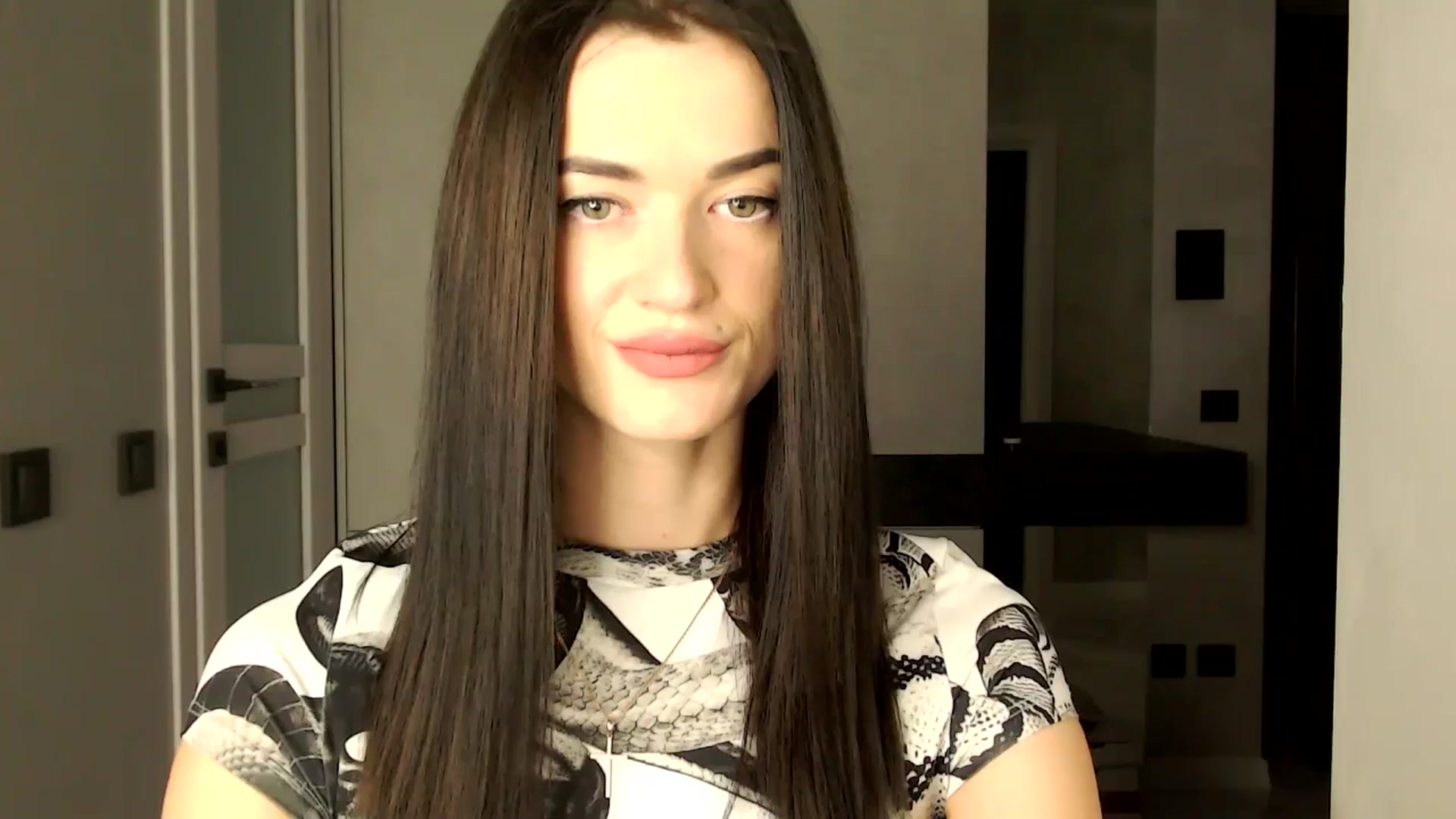 Gallery image thumbnail from Scarlet_flo's myfreecams stream on, 12/25/2024, 15:38 image 1 of 20
