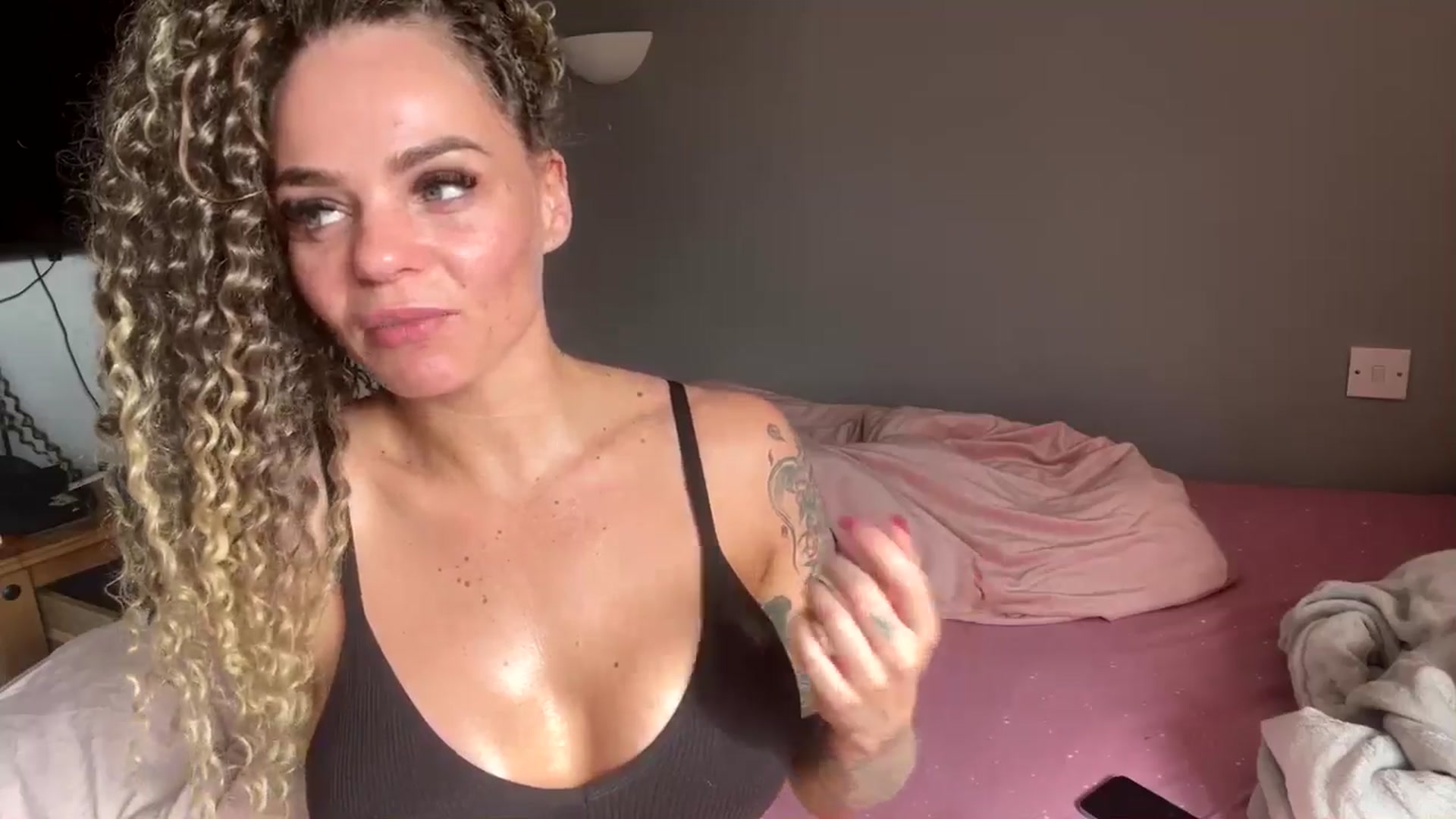 Gallery image thumbnail from ScarletchaseX's myfreecams stream on, 03/10/2025, 11:47 image 13 of 20