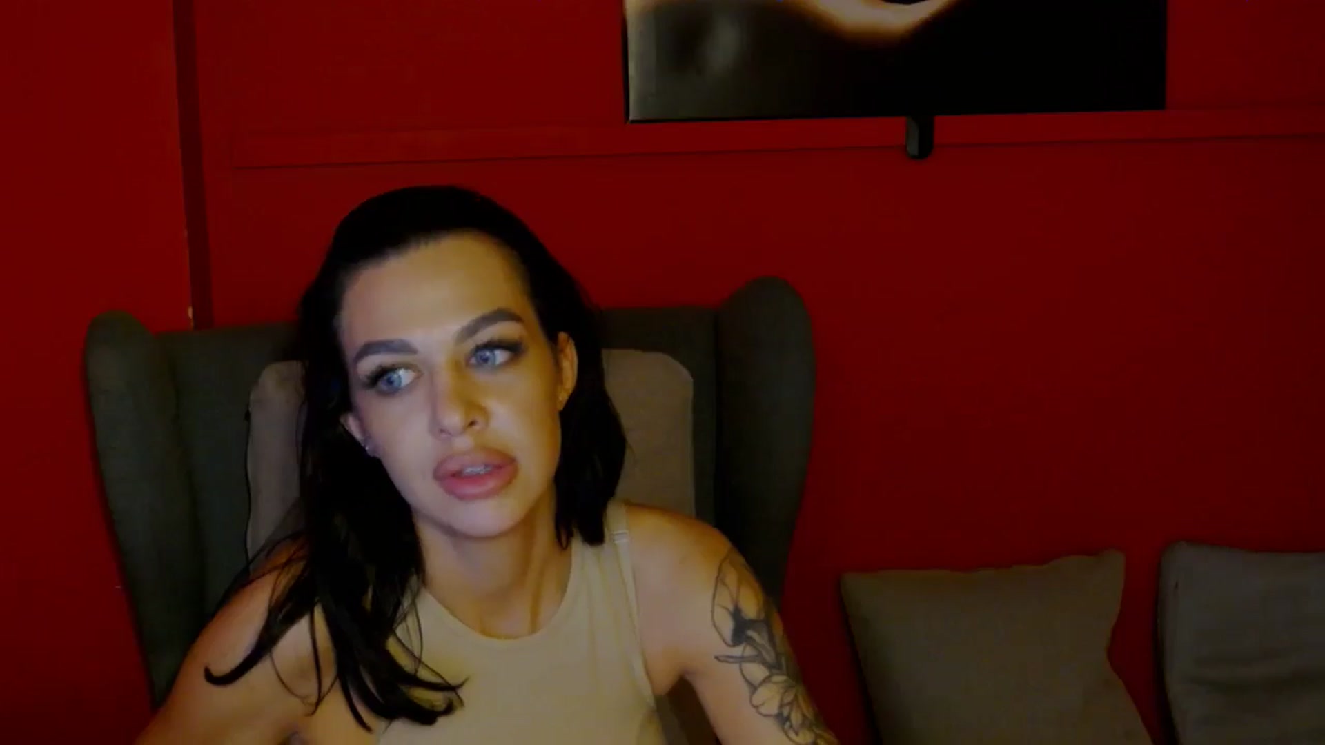 Gallery image thumbnail from ScarlettXstar's myfreecams stream on, 06/24/2024, 13:08 image 13 of 20