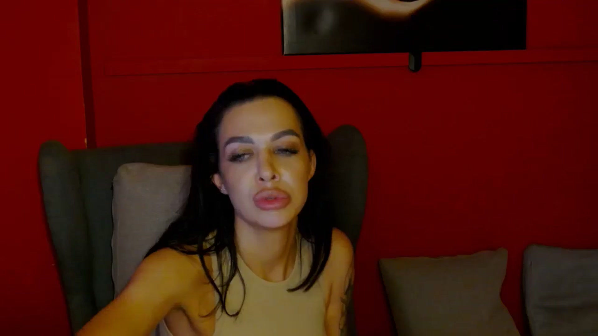 Gallery image thumbnail from ScarlettXstar's myfreecams stream on, 06/24/2024, 13:08 image 17 of 20