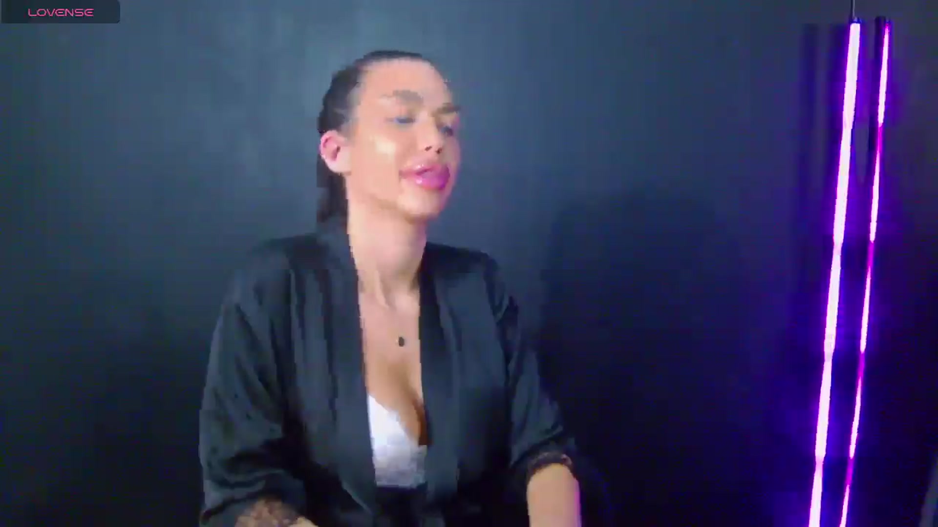Gallery image thumbnail from ScarlettXstar's myfreecams stream on, 12/17/2024, 20:32 image 7 of 20