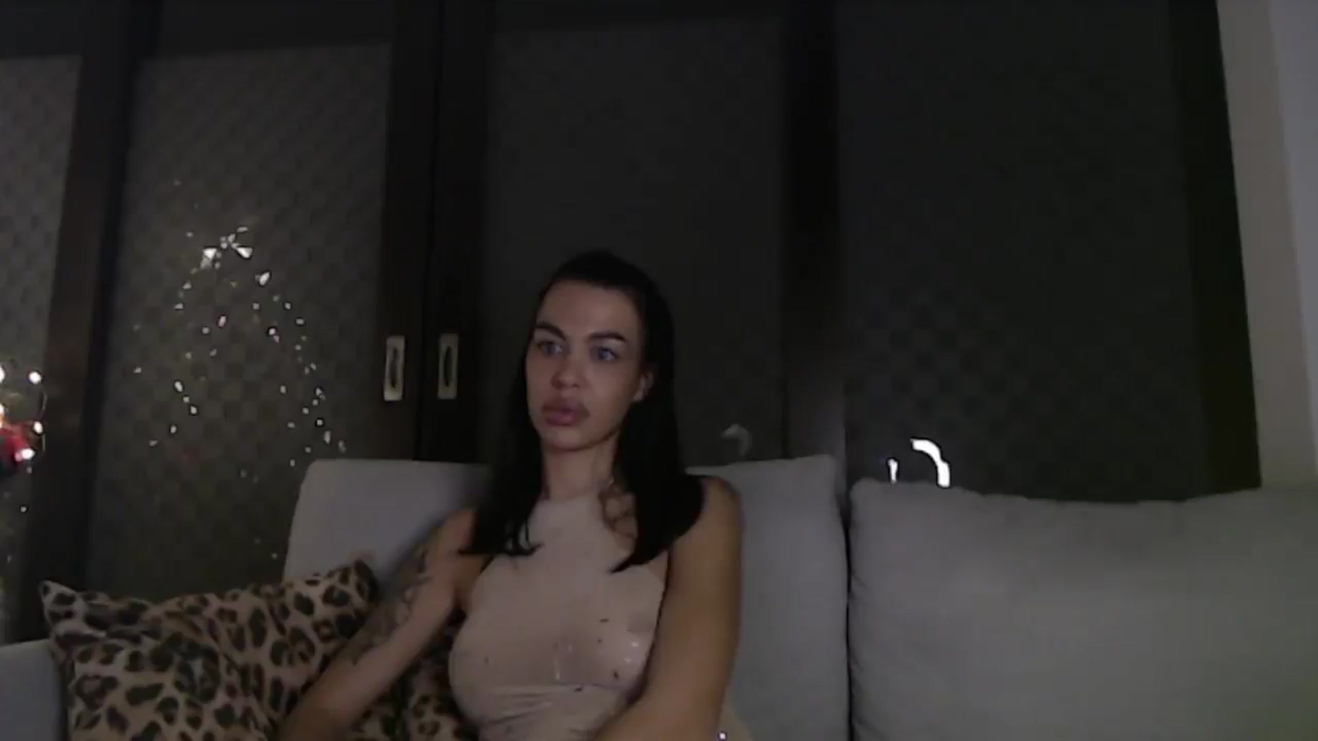 Gallery image thumbnail from ScarlettXstar's myfreecams stream on, 12/19/2024, 21:37 image 8 of 20