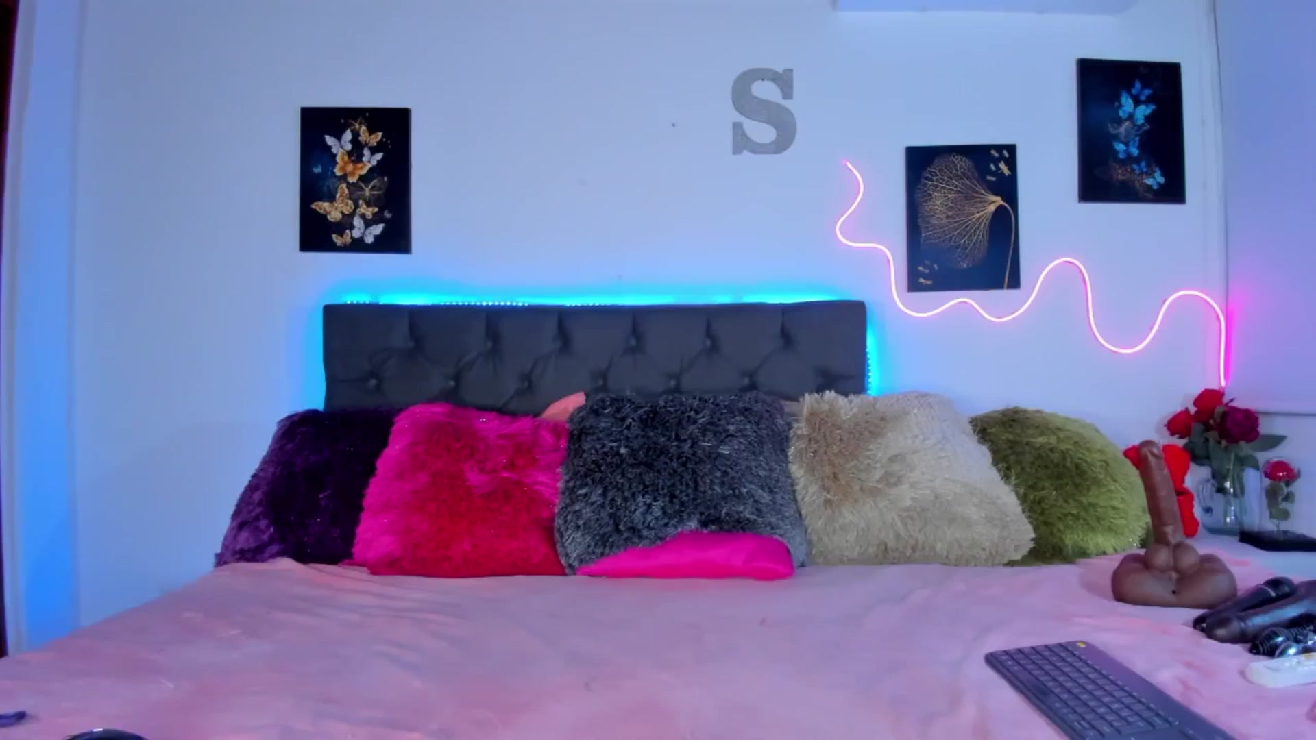Gallery image thumbnail from Scarlett_1801's myfreecams stream on, 02/02/2025, 08:58 image 8 of 20