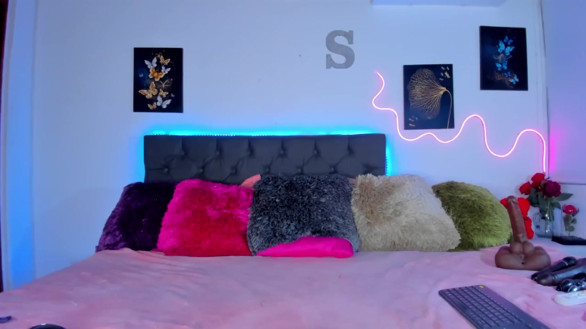 Gallery image thumbnail from Scarlett_1801's myfreecams stream on, 02/02/2025, 08:58 image 11 of 20