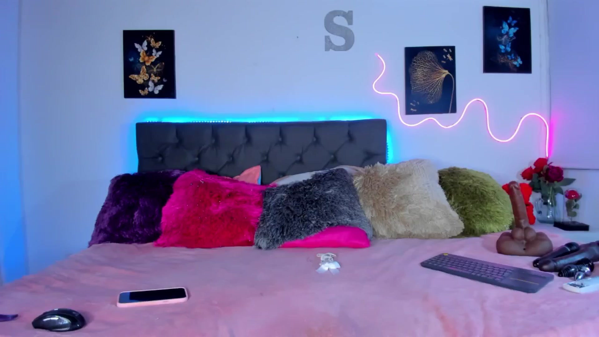 Gallery image thumbnail from Scarlett_1801's myfreecams stream on, 02/02/2025, 10:13 image 10 of 20