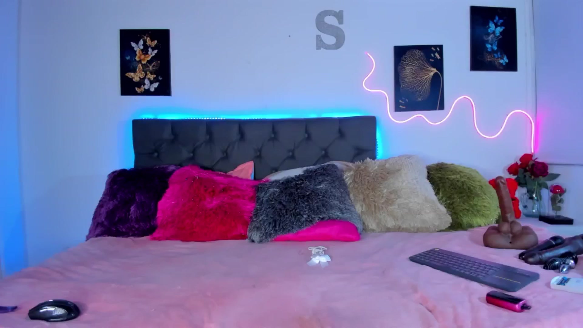 Gallery image thumbnail from Scarlett_1801's myfreecams stream on, 02/02/2025, 10:13 image 5 of 20