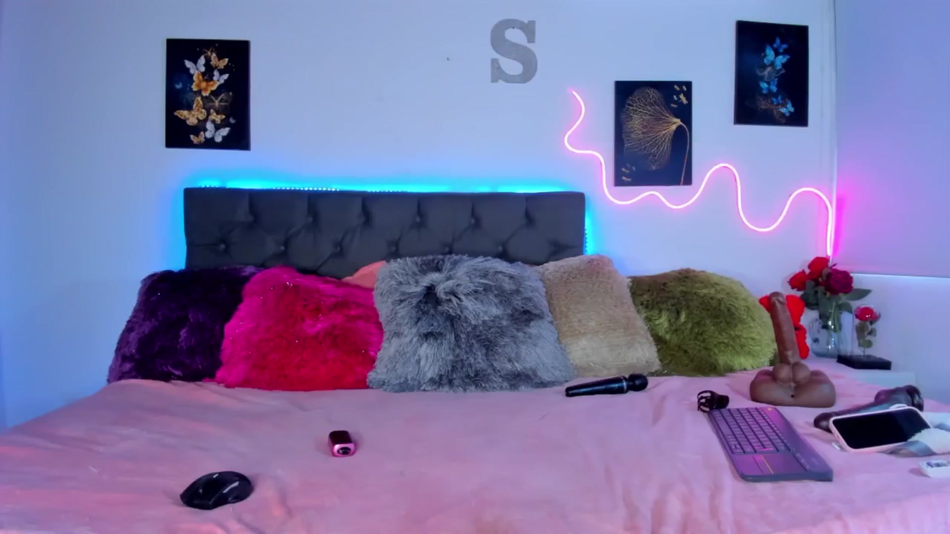 Gallery image thumbnail from Scarlett_1801's myfreecams stream on, 02/02/2025, 13:34 image 1 of 20