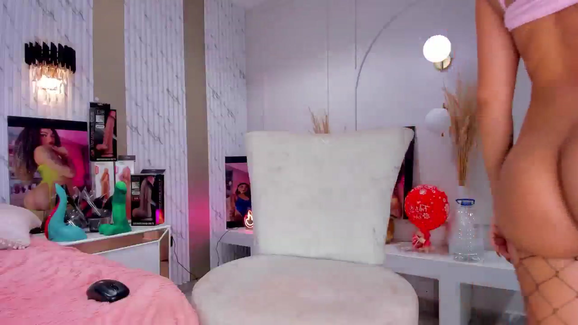 Gallery image thumbnail from Scarlett_1801's myfreecams stream on, 03/06/2025, 10:55 image 2 of 20