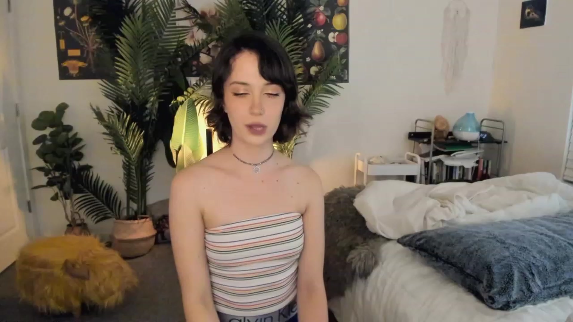 Gallery image thumbnail from Scarlett_Vera's myfreecams stream on, 06/08/2023, 04:17 image 19 of 20