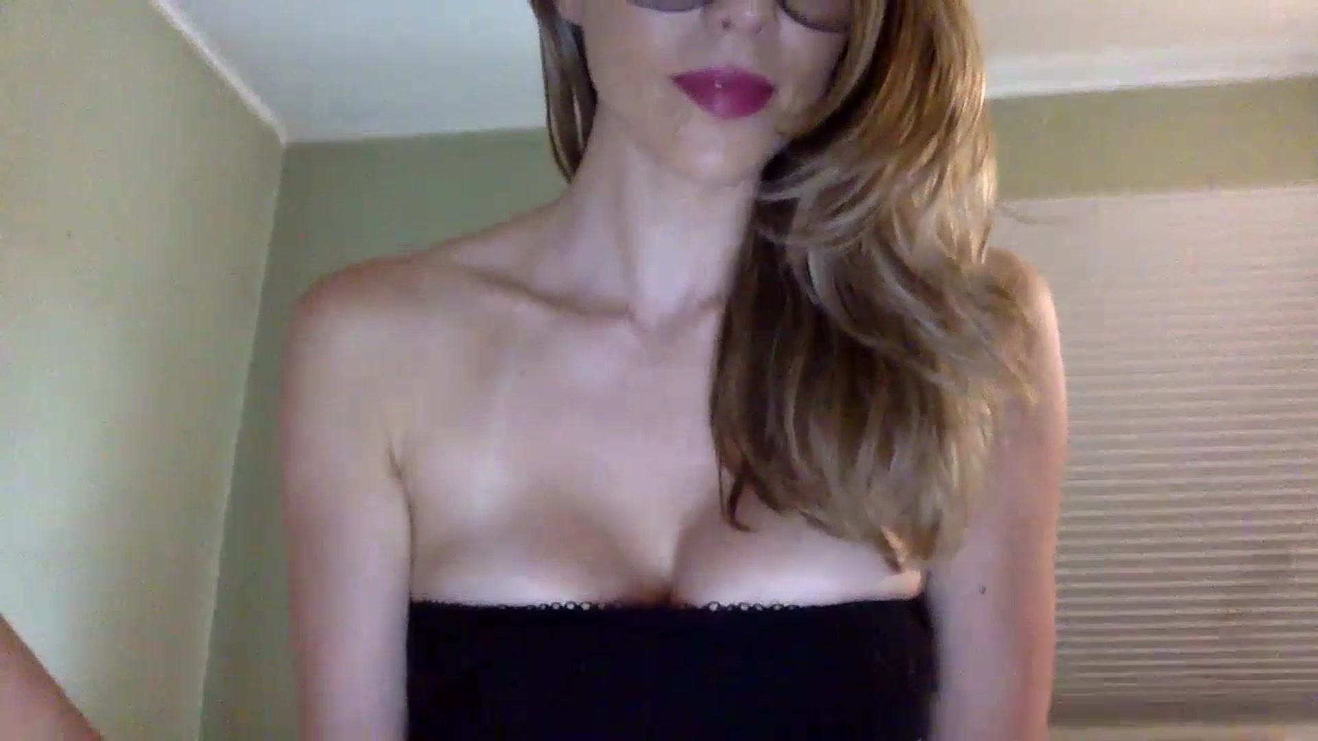Gallery image thumbnail from Scarlettxbabe's myfreecams stream on, 07/19/2023, 18:22 image 5 of 20