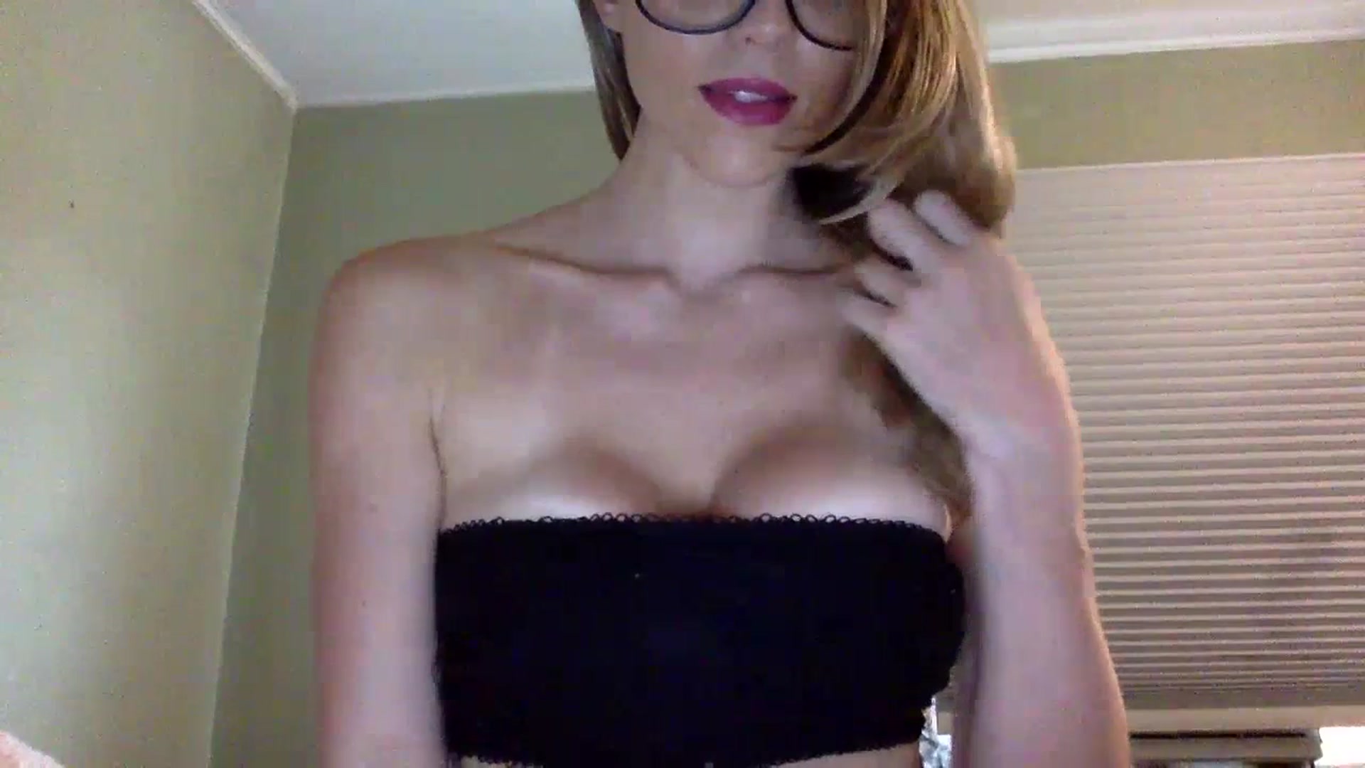 Gallery image thumbnail from Scarlettxbabe's myfreecams stream on, 07/19/2023, 18:22 image 3 of 20