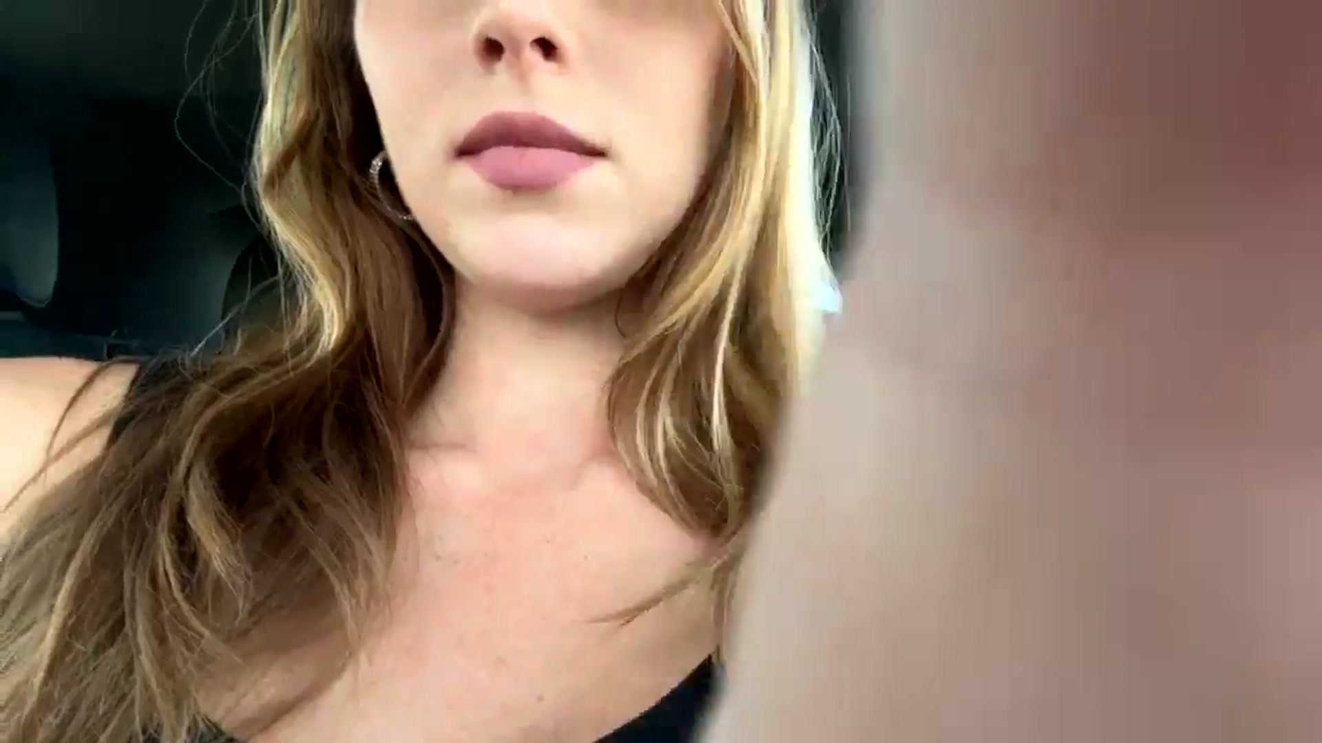 Gallery image thumbnail from Scarlettxbabe's myfreecams stream on, 05/20/2024, 17:36 image 12 of 20