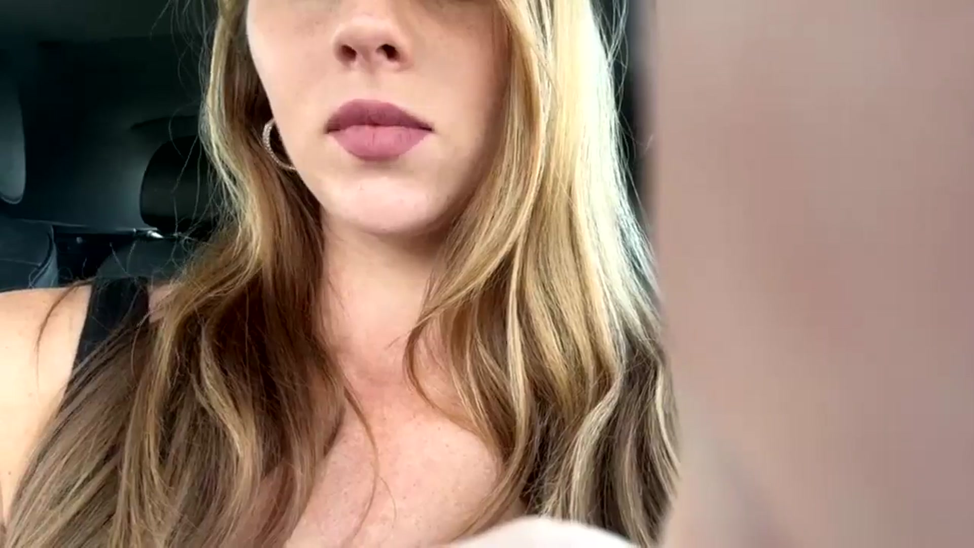 Gallery image thumbnail from Scarlettxbabe's myfreecams stream on, 05/20/2024, 17:36 image 19 of 20