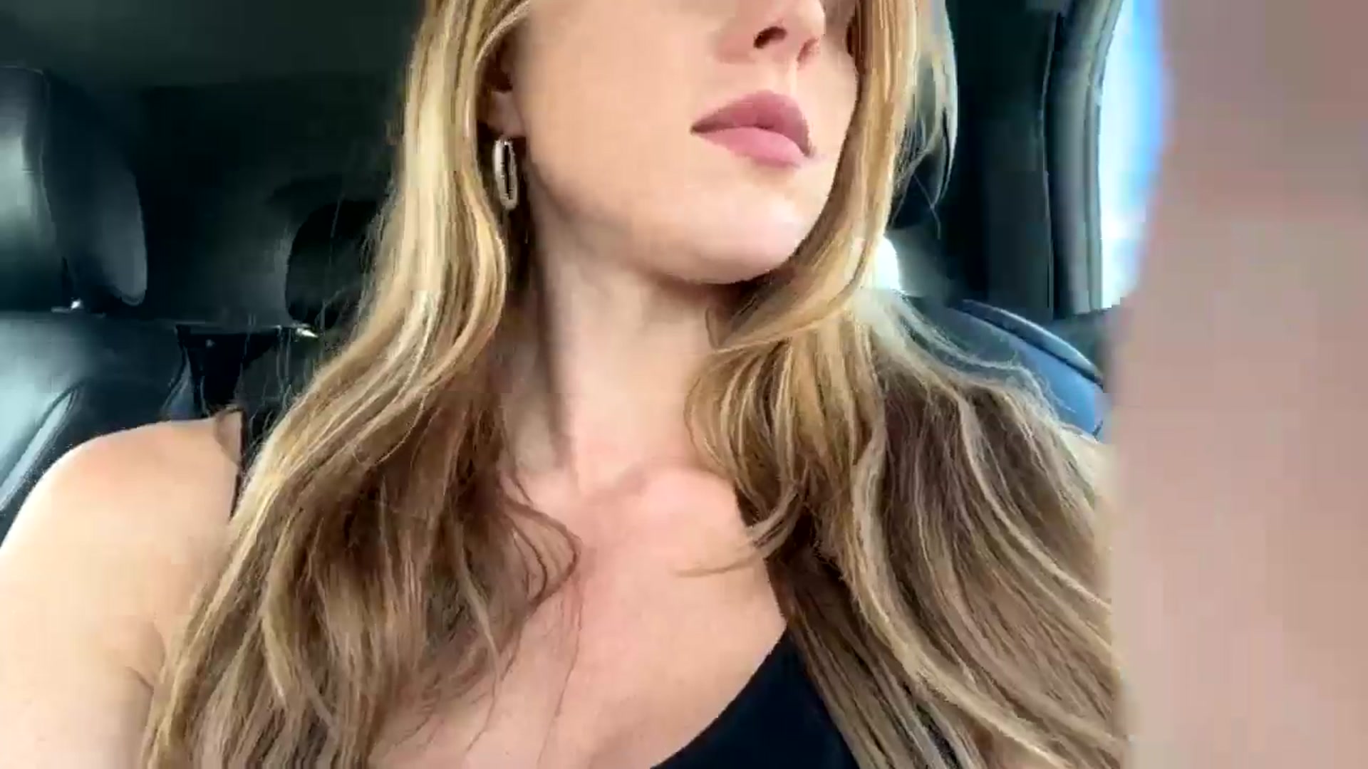 Gallery image thumbnail from Scarlettxbabe's myfreecams stream on, 05/20/2024, 17:36 image 15 of 20