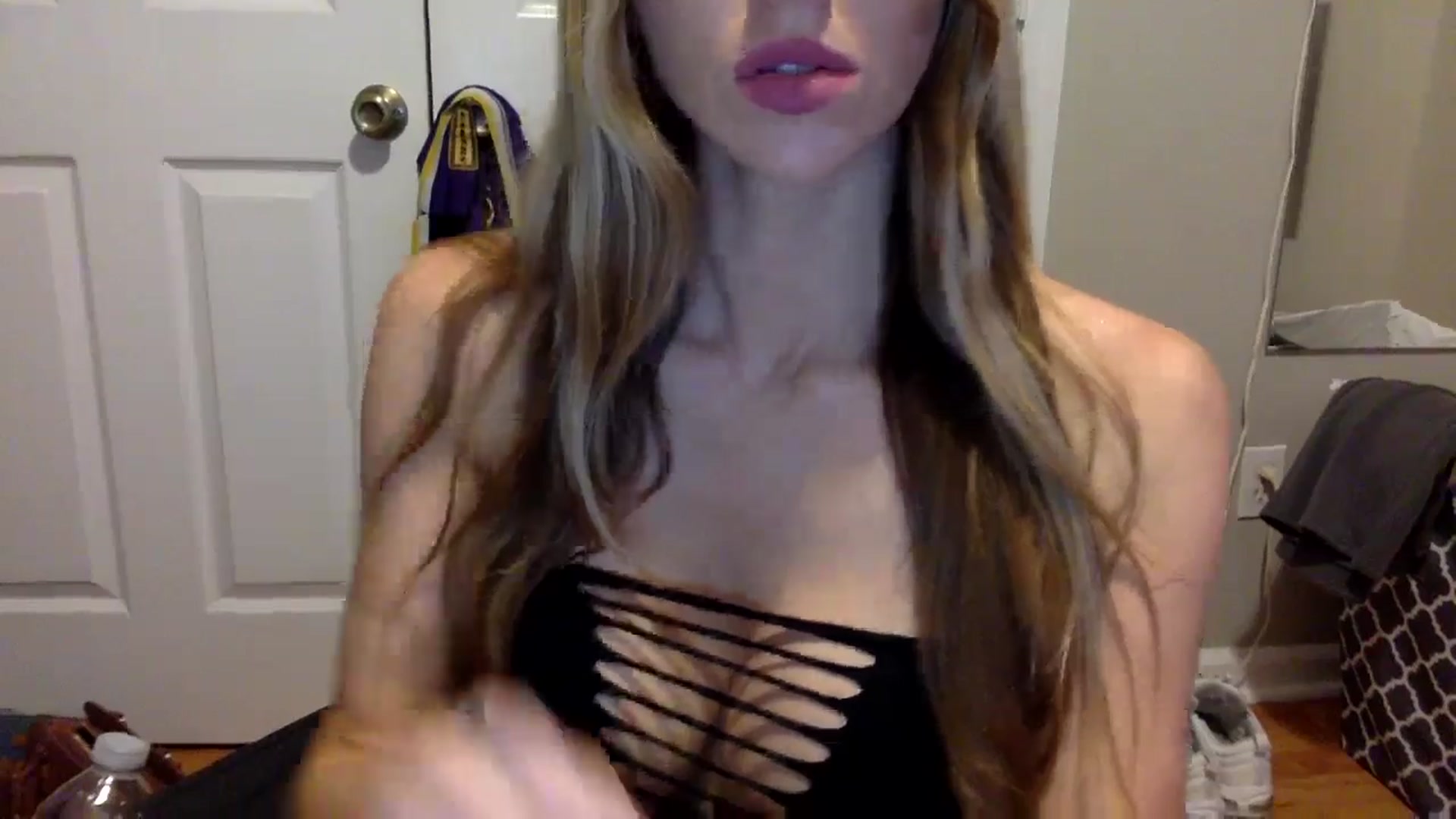 Gallery image thumbnail from Scarlettxbabe's myfreecams stream on, 01/19/2025, 20:39 image 19 of 20