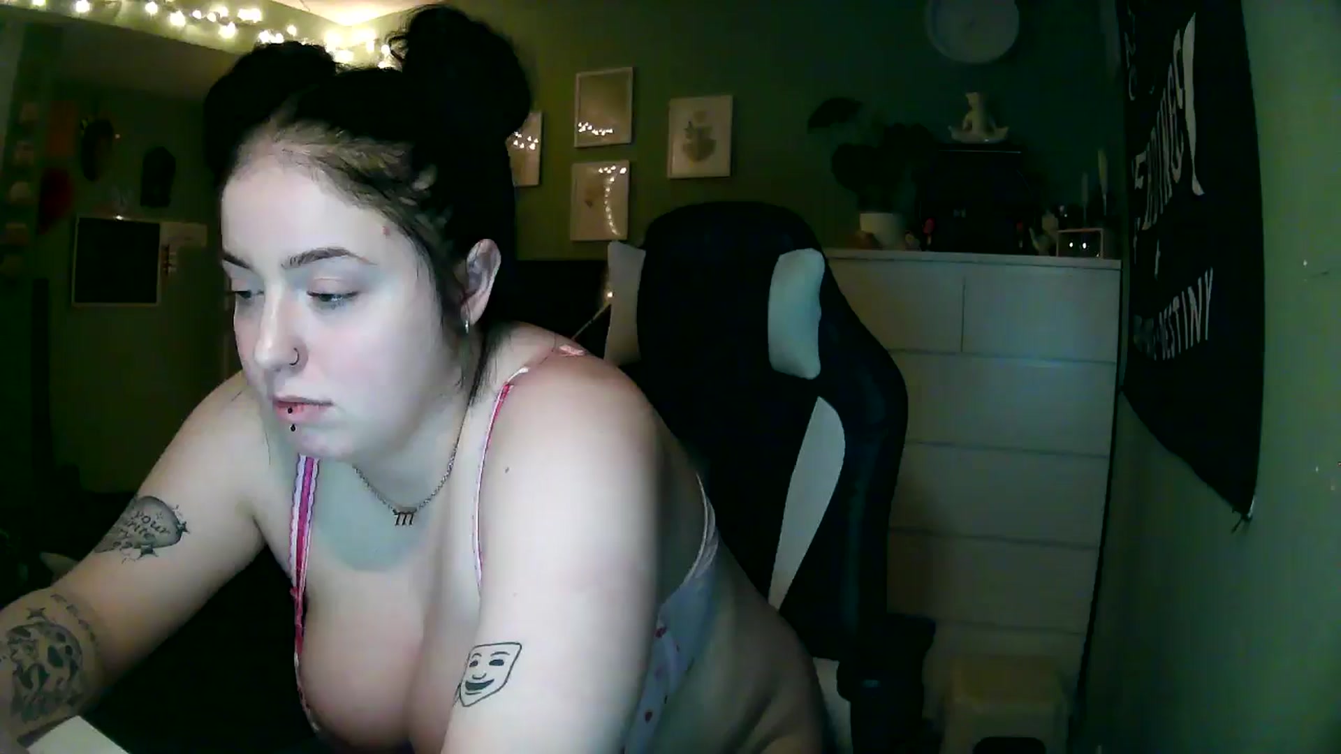 Gallery image thumbnail from ScarletxRae's myfreecams stream on, 02/19/2026, 06:26 image 1 of 20